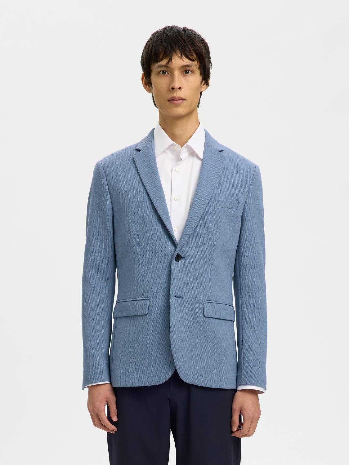model_shot-front